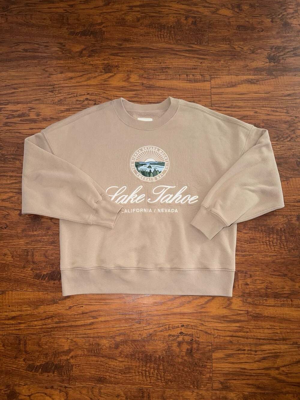 Abercrombie & Fitch Lake Tahoe Emerald Bay California Nevada Embroidered Crewnec